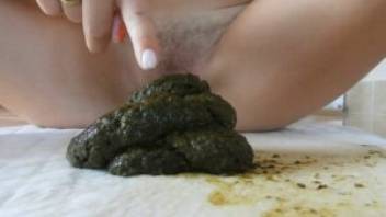 Xtreme Close Greenish Monster Pooping with MissAnja