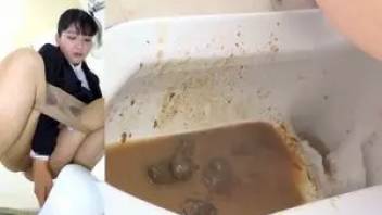 Diarrhea of ​​a Japanese girl in a public toilet